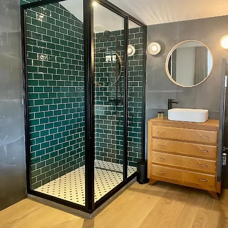 Au Pied De La Cite Medievale - Le 127 카르카손