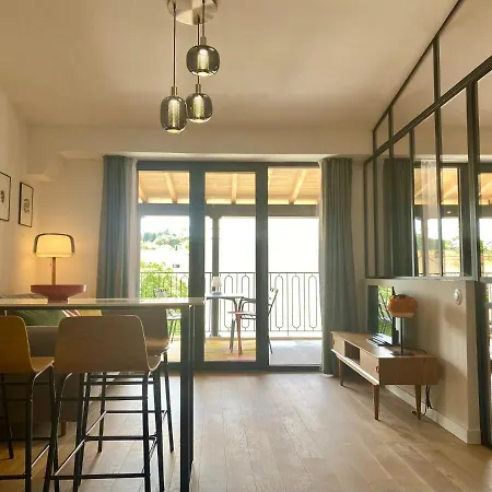 Au Pied De La Cite Medievale - Le 127 * 카르카손