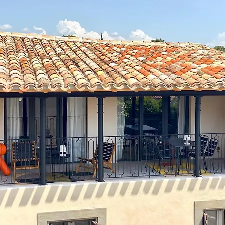 Au Pied De La Cite Medievale - Le 127 *