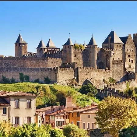 Au Pied De La Cite Medievale - Le 127
