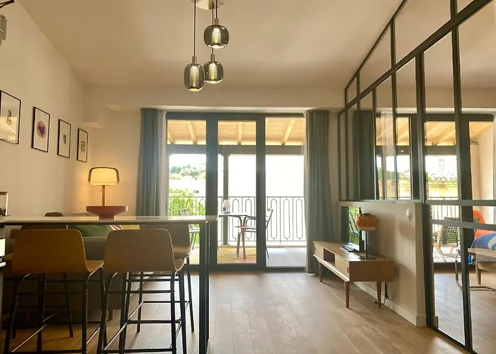 Au Pied De La Cite Medievale - Le 127 * Carcassonne